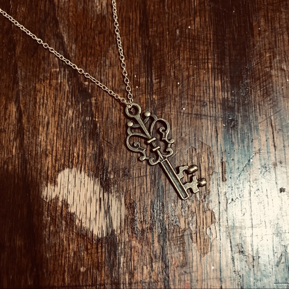 Skeleton Key Dainty Necklace